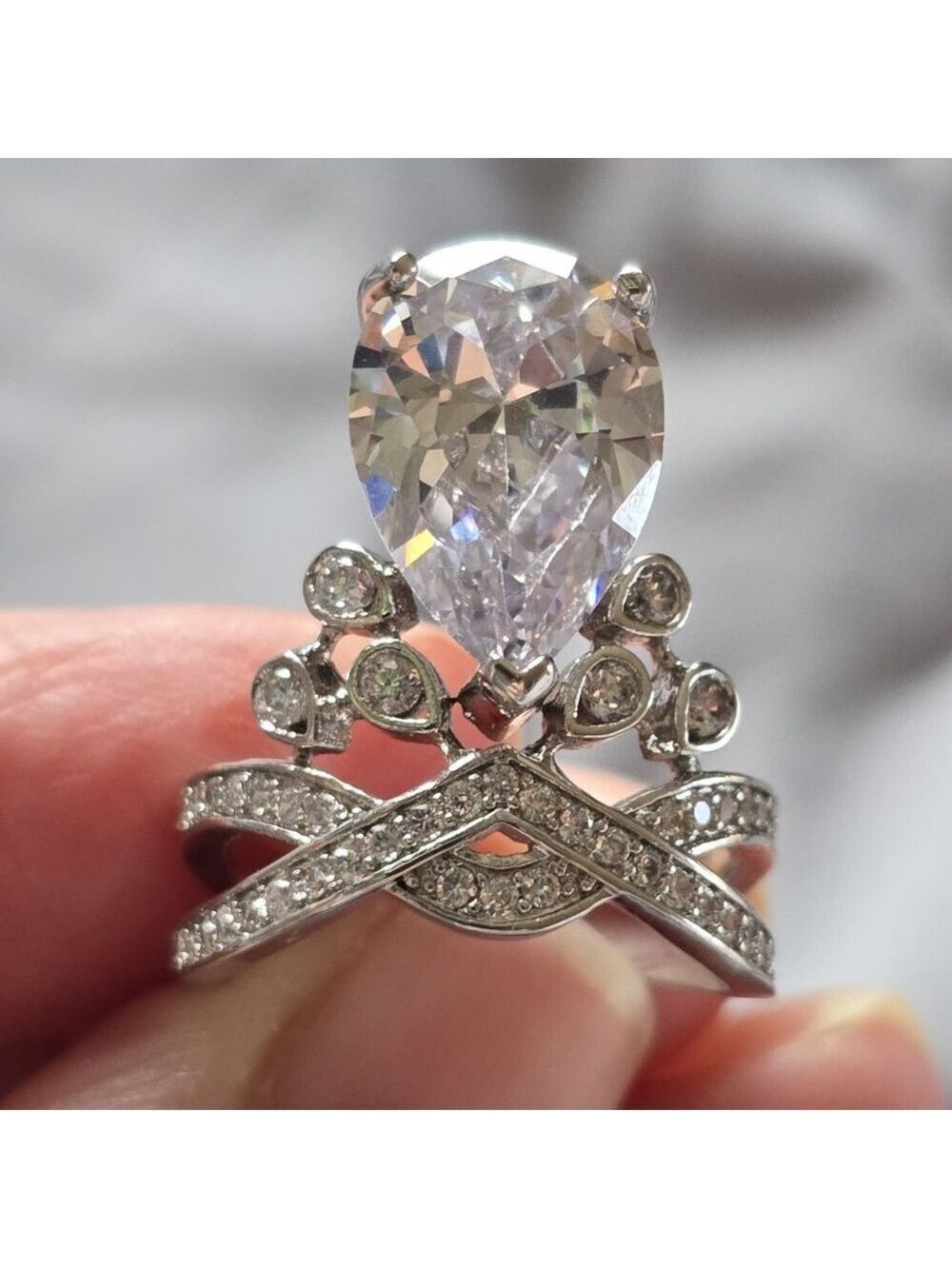 Elegant Silver Crystal Ring